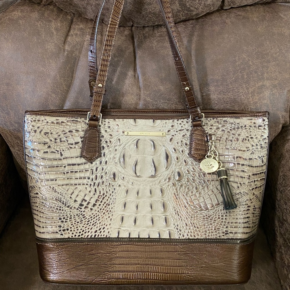 LIKE NEW BRAHMIN ASHER TOTE